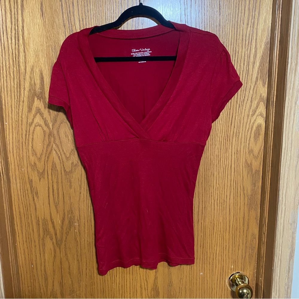 NWOT red v-neck knit top ribbing on the bottom